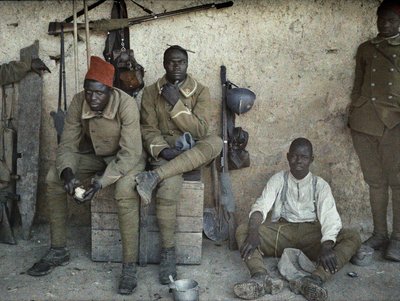 Soldati senegalesi che servono nell